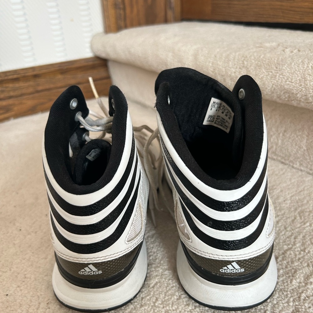 Adidas high tops ladies 8. EUC ready for a new adventure. - Picture 3 of 4